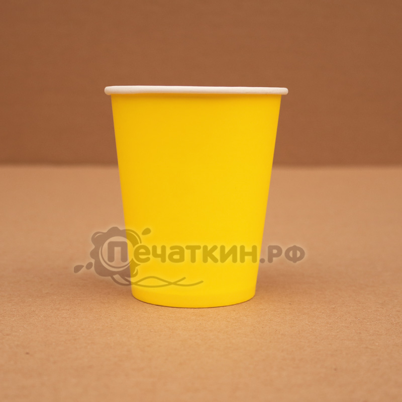 Бумажный стакан желтый