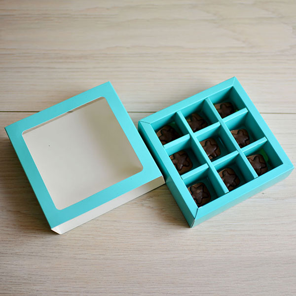 Коробочка для конфет голубая прозрачная крышка